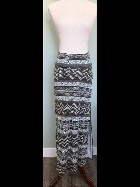 Charlotte Russe Dresses & Skirts - Charlotte Russe Olive Paisley Chevron Maxi Skirt